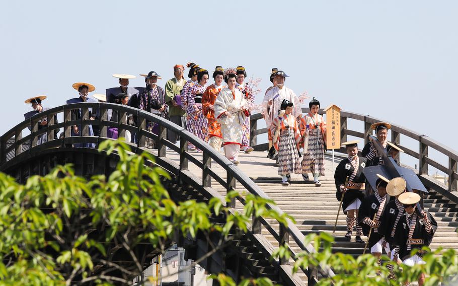 A daimyo (feudal lord’s) procession on Kintaikyo during Kintaikyo Festival.